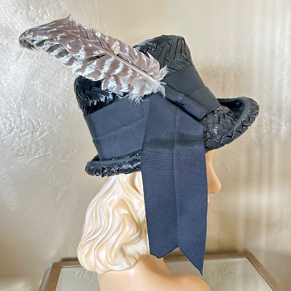 ENTICING 1960\'s BLACK STRAW TOP HAT + TALL CURLY FEATHERS & WIDE GROSGRAIN BAND main image 10